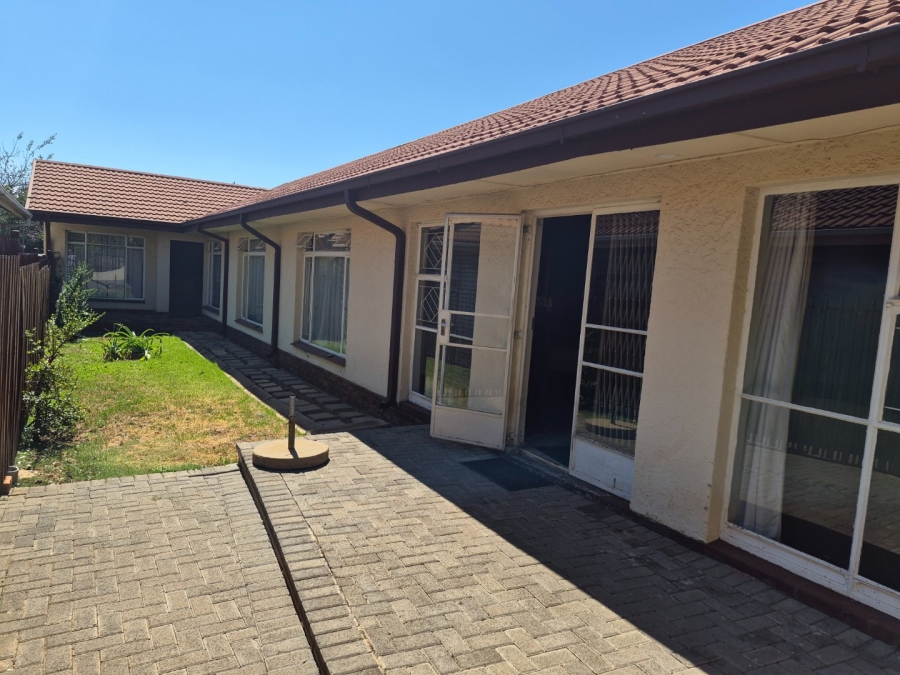 5 Bedroom Property for Sale in Fichardt Park Free State